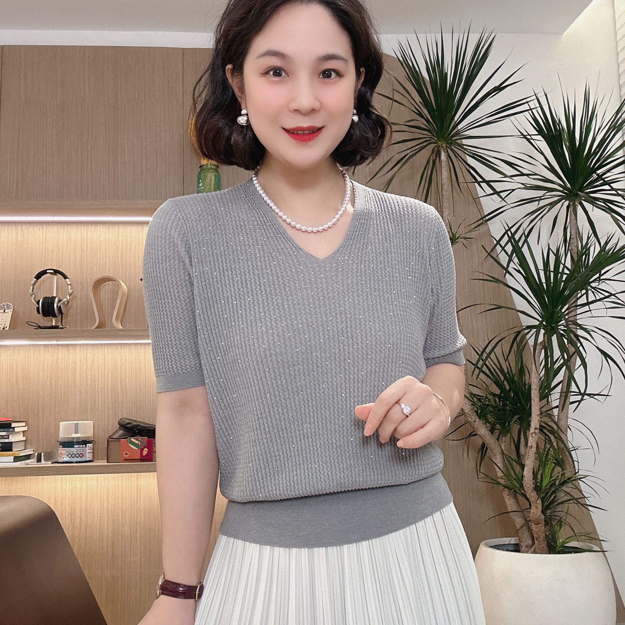 短袖V领波纹碎钻套头夏季针织衫时尚百搭显瘦气质款2402