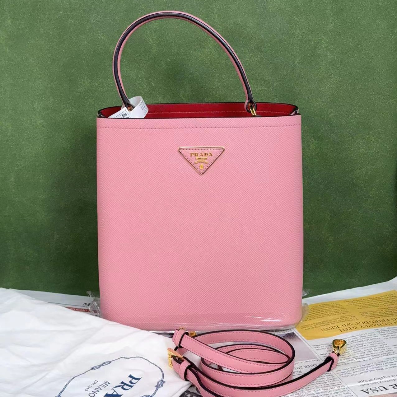 99新 Prada/普拉达 拉瑞苏 XR 粉色水桶包