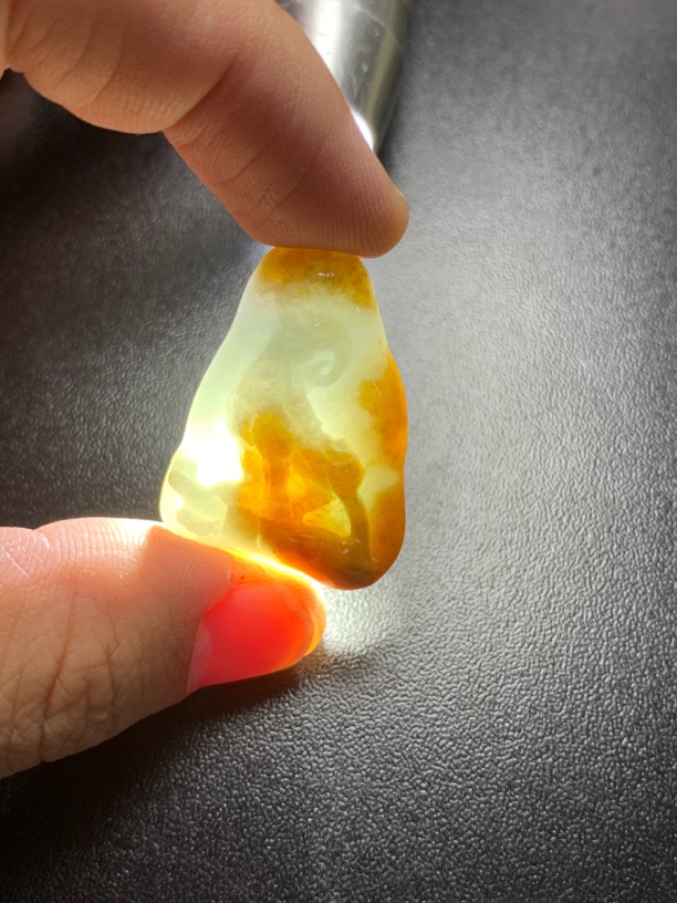 黄翡特色随型羊牌吊坠天然翡翠A货领头羊尺寸34x26x7.1