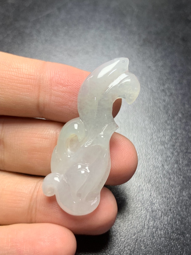 糯冰种随型可爱九尾狐吊坠天然翡翠A货