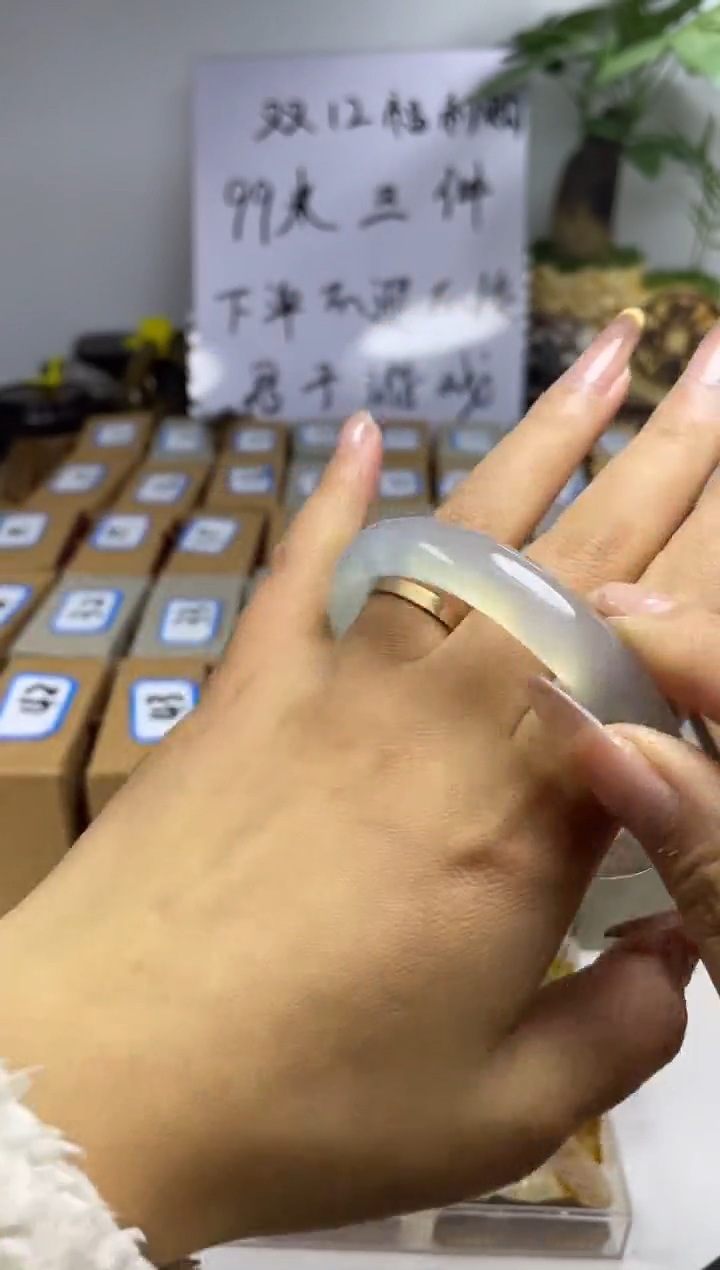 【闪购商品】玛瑙手镯未镶嵌玛瑙手镯