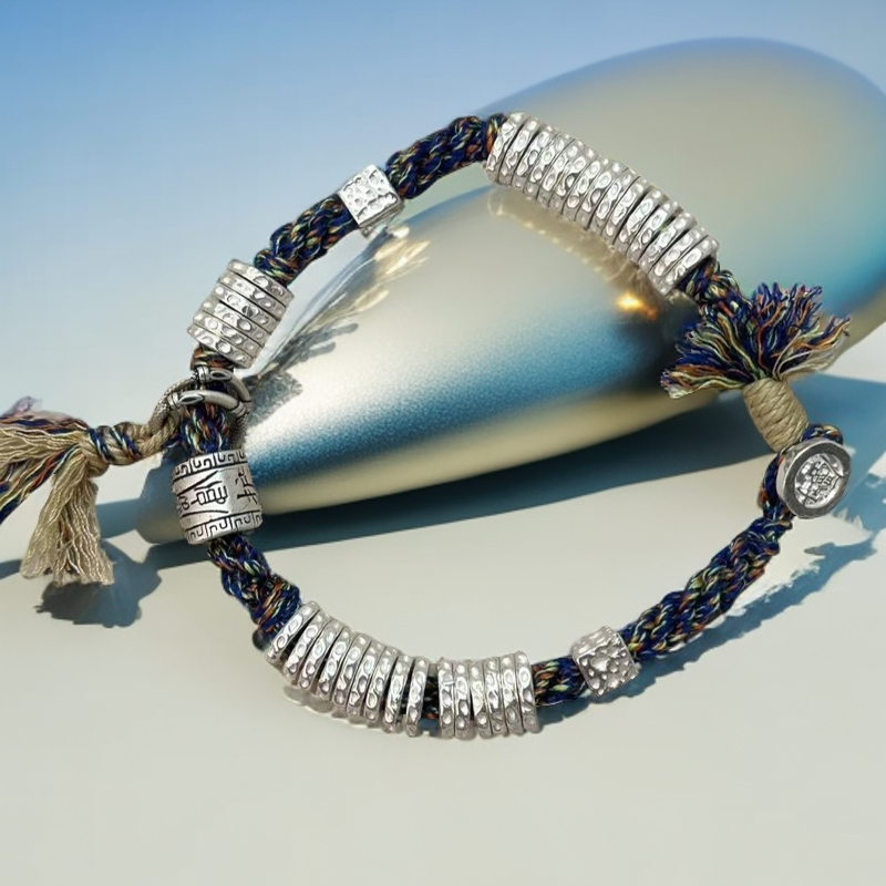 足银手链 足银999纯手工编制而成一款性价比超高的网红款盘缠手链