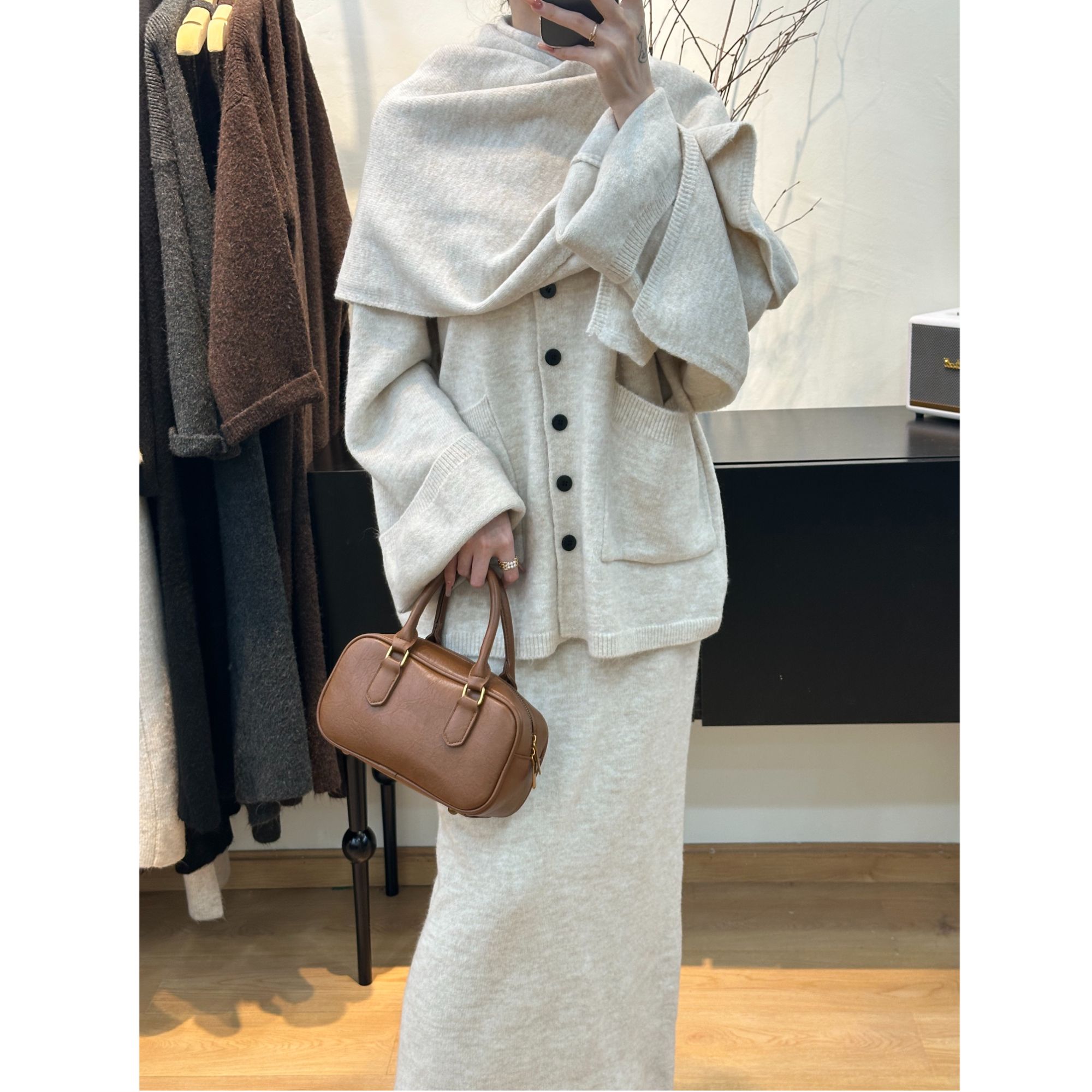 2025秋冬新款韩版设计感纽扣排开衫年会套装女高级感毛衣裙三件套