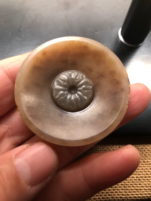 精美和田玉小摆件