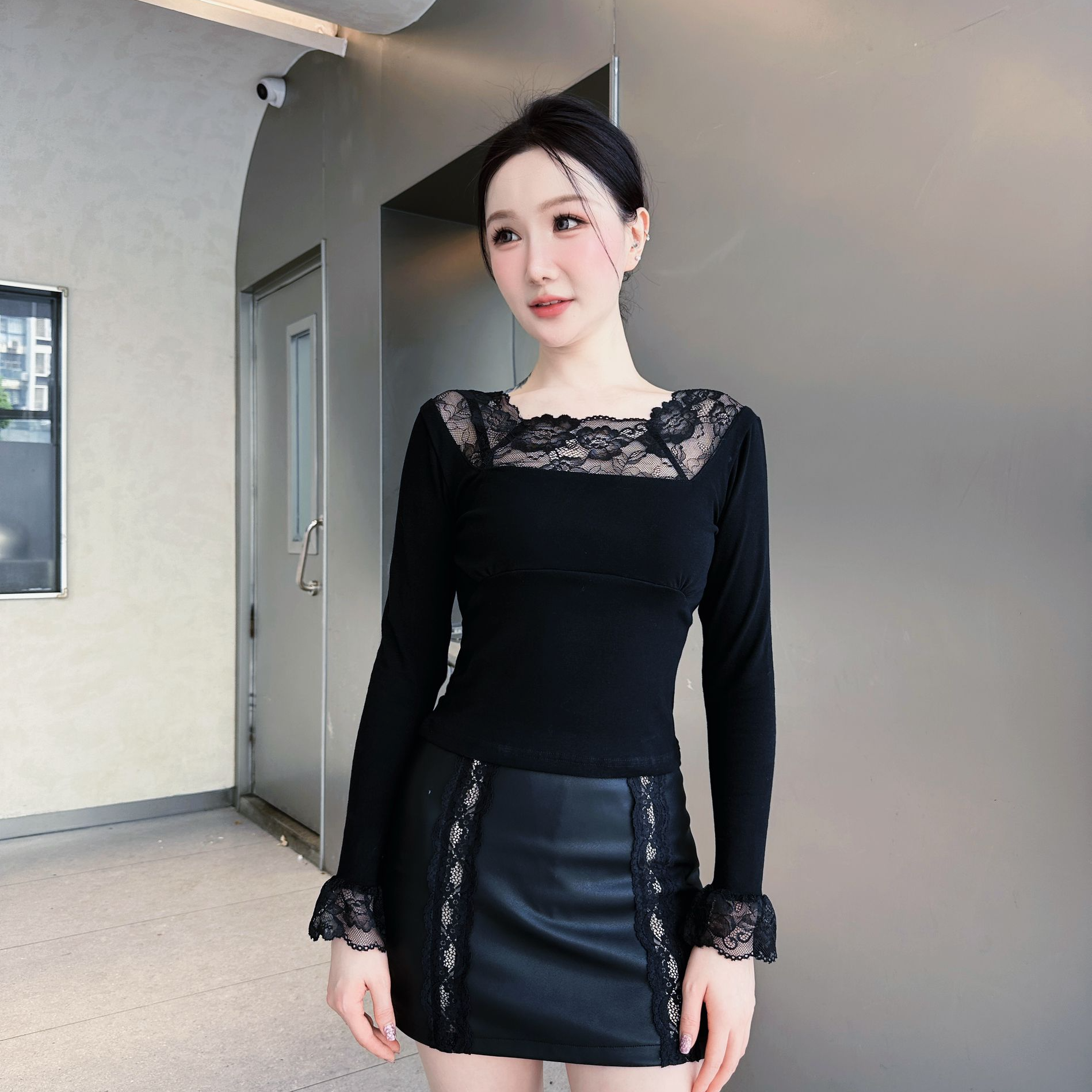 喇叭袖性感蕾丝上衣拼接收腰T恤弹力显瘦气质修身短款新时尚百搭