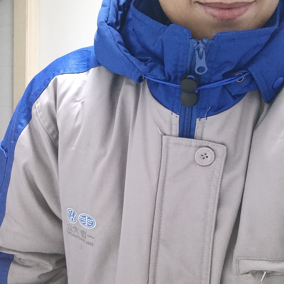 一汽白蓝条加厚棉服