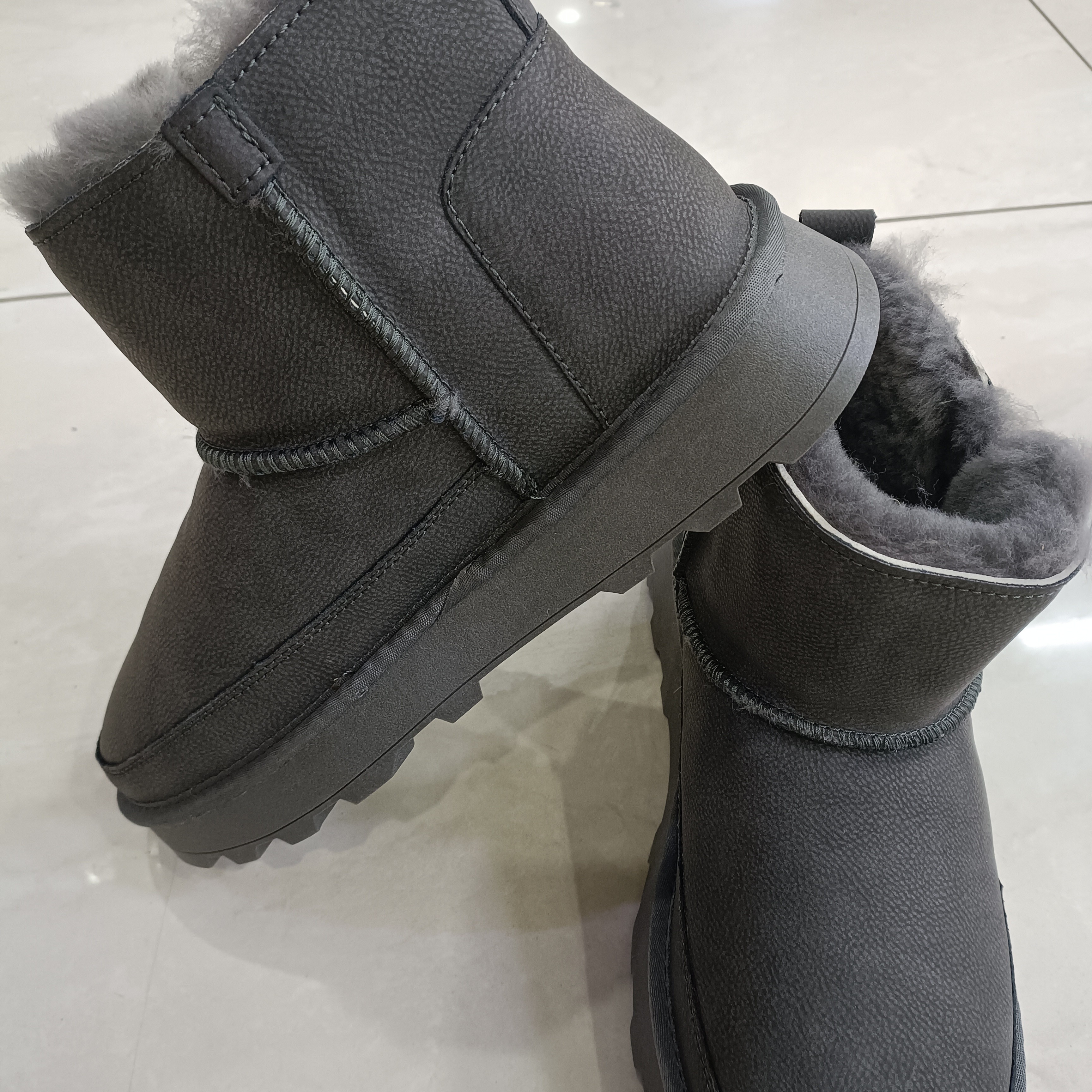 冬季男士加厚保暖防滑真皮雪地靴时尚休闲防水厚底中帮靴