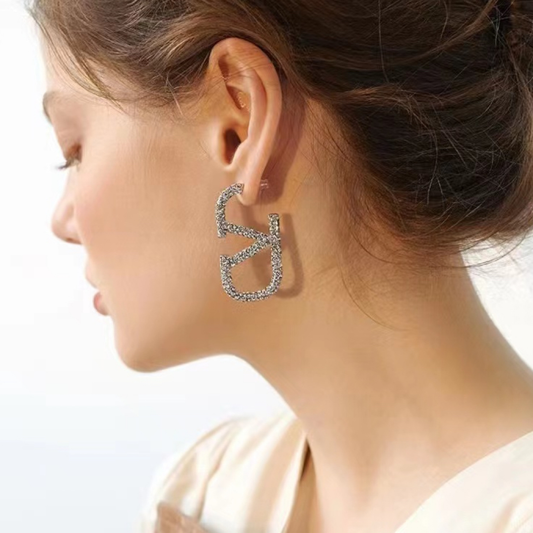 合金耳饰 欧美925银针字母V耳环简约仿水钻耳钉设计感小众耳饰