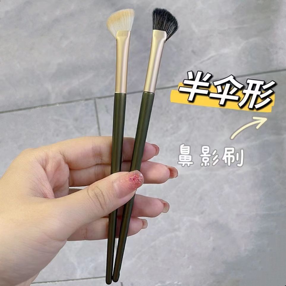 沧州半扇形鼻影刷化妆刷眼部蓬松扇形修容刷鼻子高光扁头刷上色新