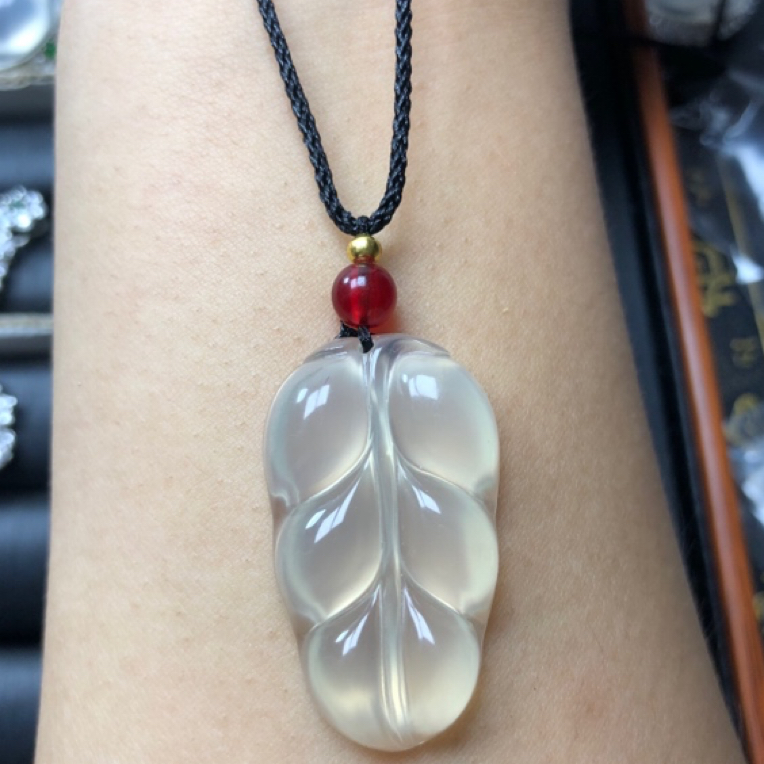 天然白冰金枝玉叶玛瑙玉髓吊坠