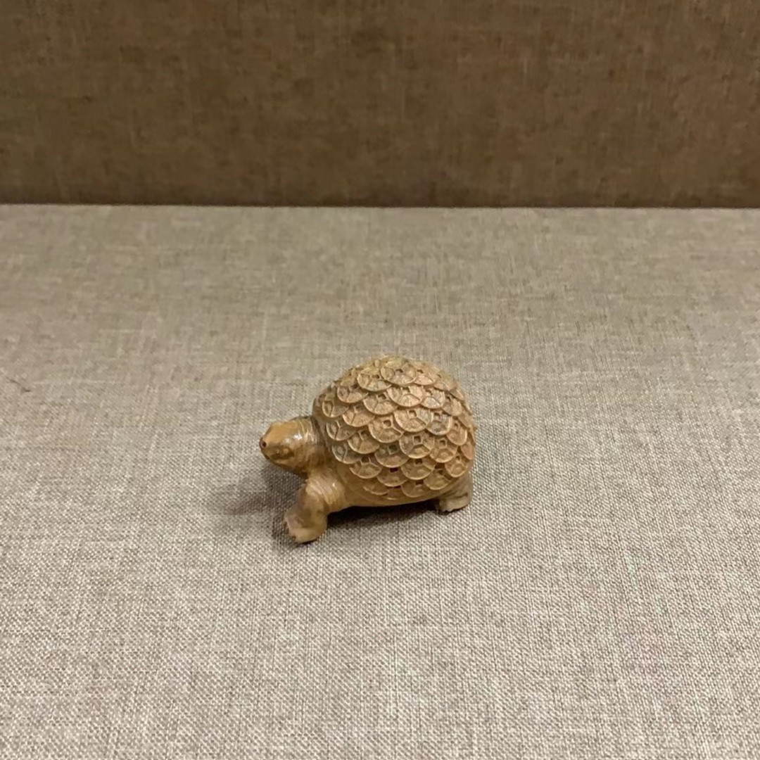 2887 绿檀小金钱龟把玩件