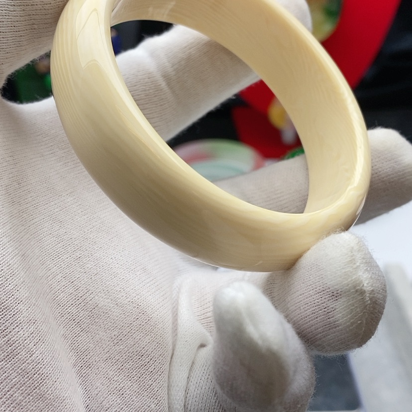 【闪购商品】琥珀（矿物珀）手镯未镶嵌