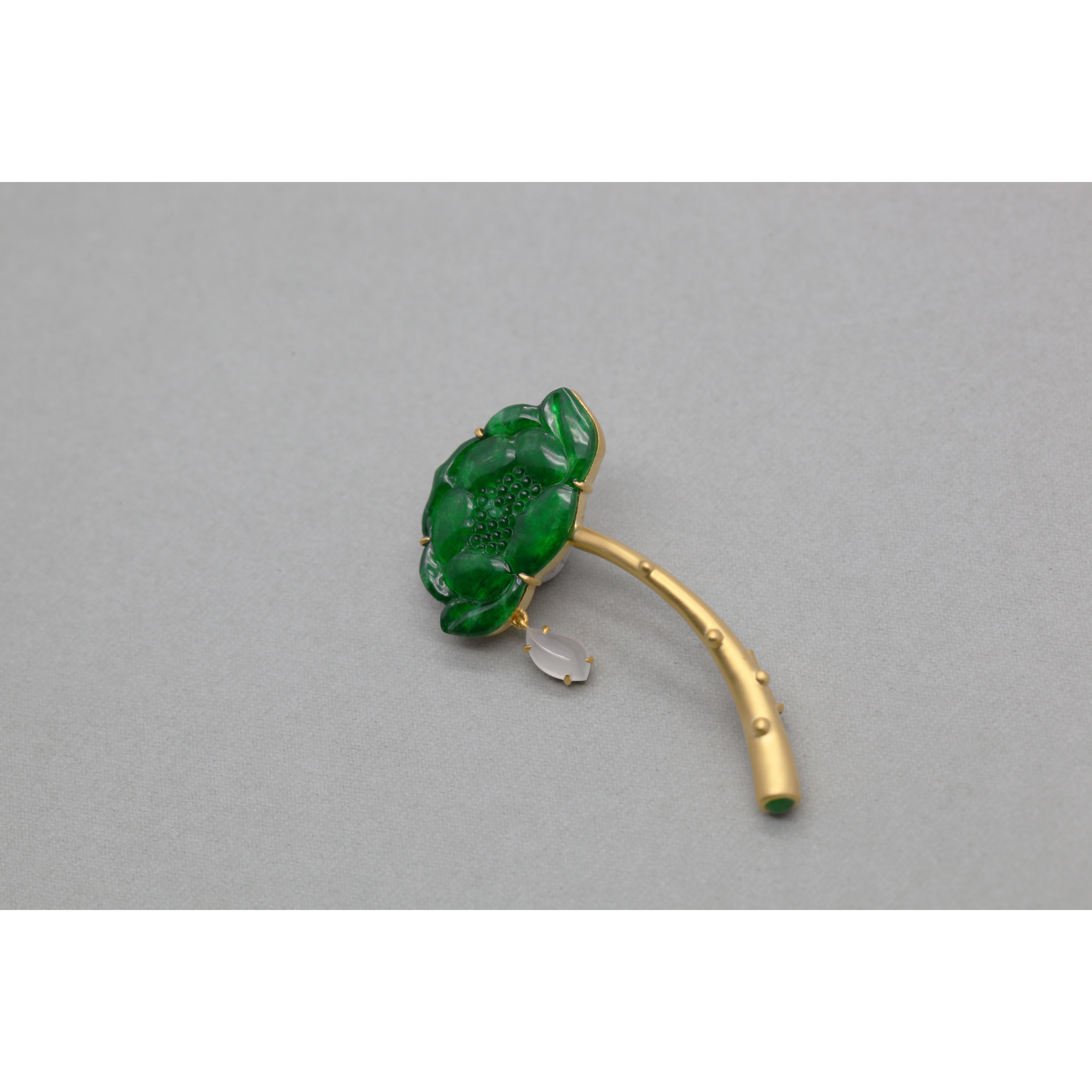 ＃【好运莲年】G18K雕刻莲花翡翠两用胸针吊坠（不含链） P11206013