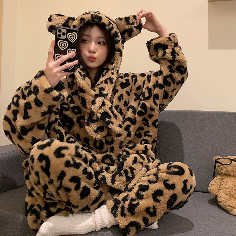 庆同豹纹冬季珊瑚绒中长款连帽睡袍长裤睡衣套装女加厚外穿家居服