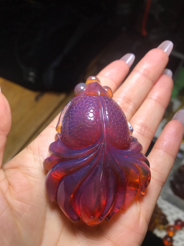 缅甸琥珀血红茶金鱼吊坠