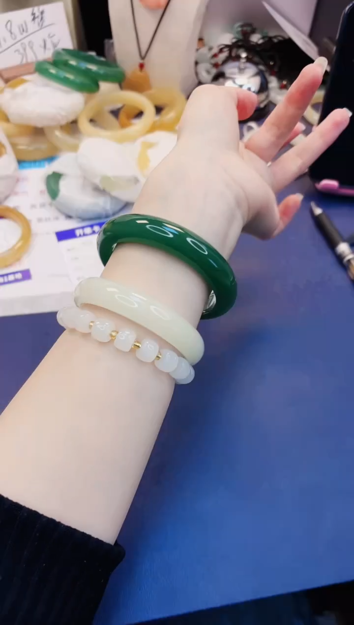 【闪购商品】石英质玉手镯未镶嵌423