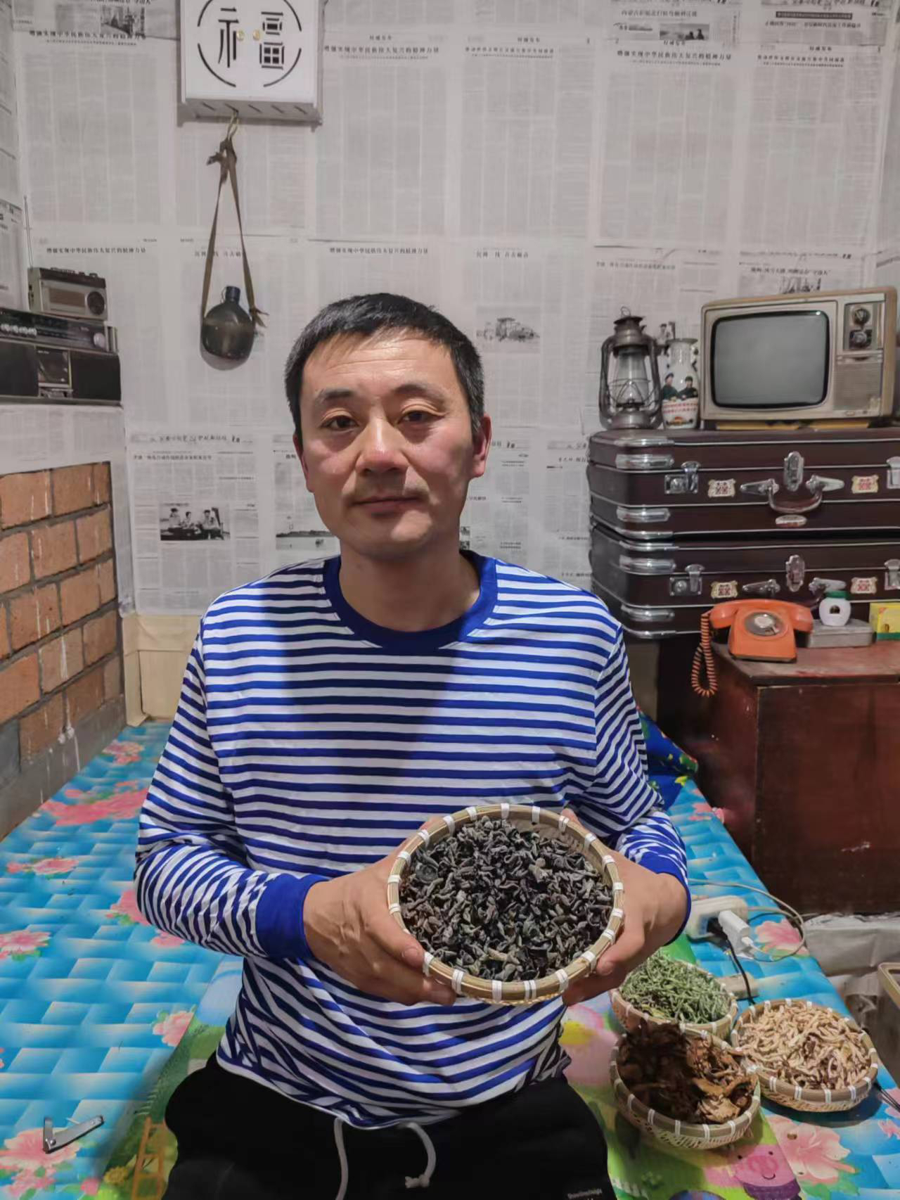 东北黑木耳 2024年  新货 肉厚无痕泡发高自己村种植的