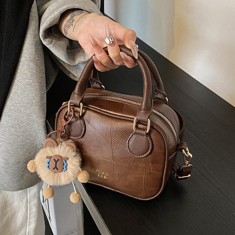 高级感复古小包包女2025新款春夏季百搭斜挎包时尚超火手提小拎包