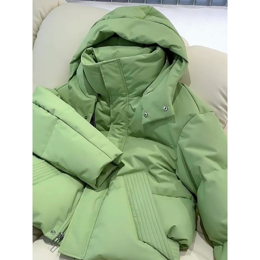 2023新款羽绒服今年流行爆款秋冬装高级感超好看绿色服外套小