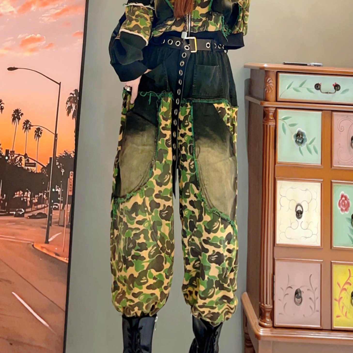 绿迷彩拼接个性休闲小哈裤