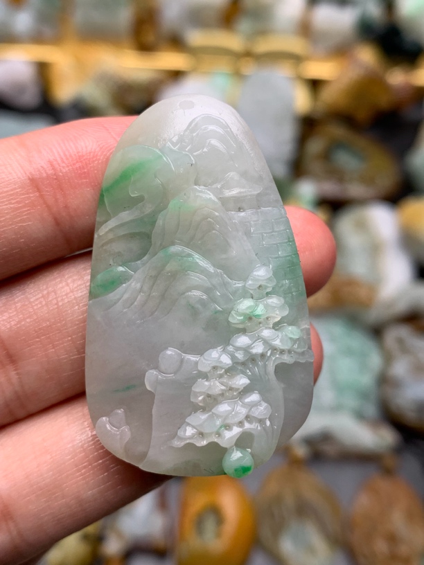 天然缅甸翡翠A货带绿山水