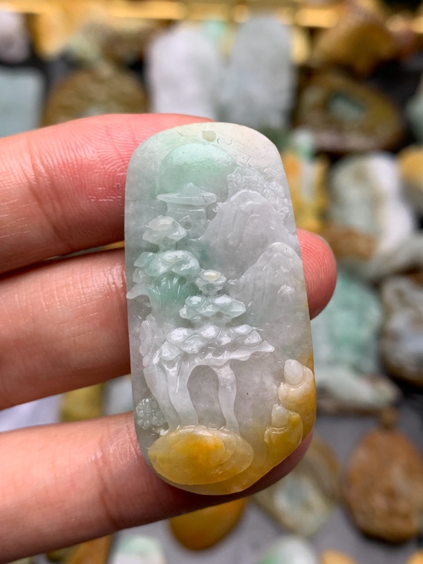 天然缅甸翡翠A货黄加绿山水