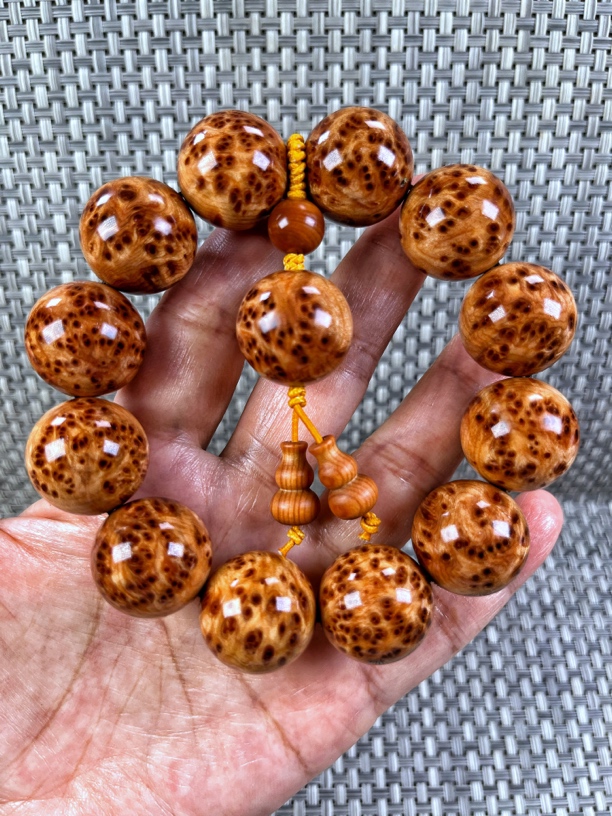 崖柏满瘤疤佛珠手串