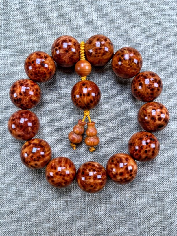 崖柏满瘤疤佛珠手串