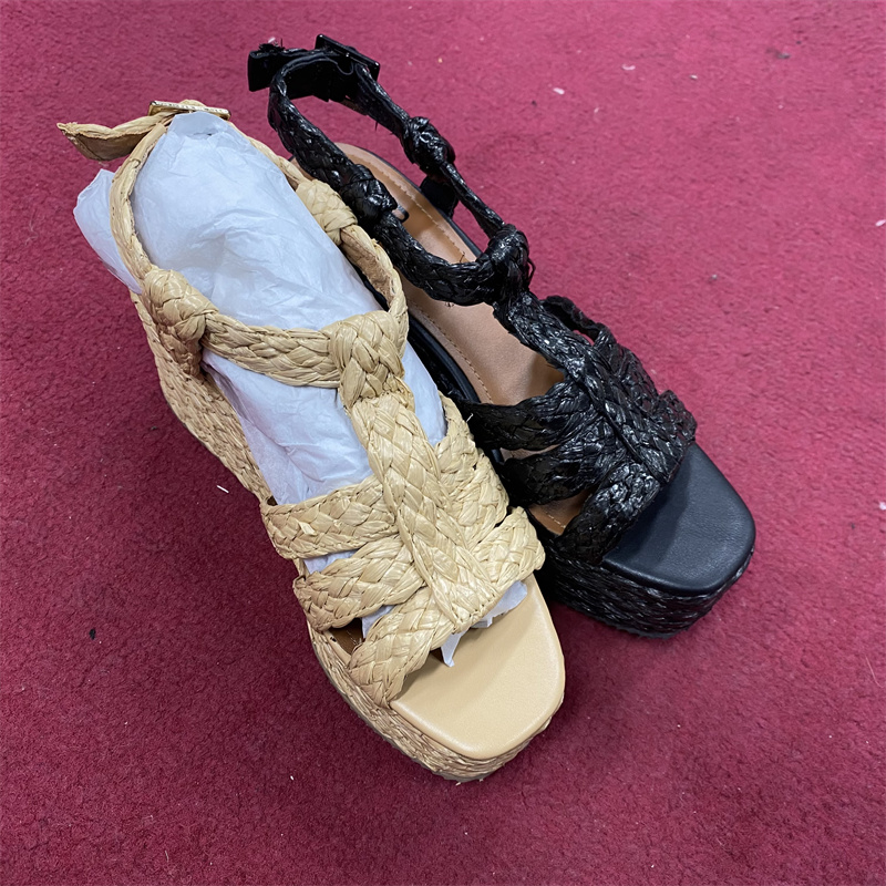 24年新款女鞋百搭坡跟一字扣带时装凉鞋