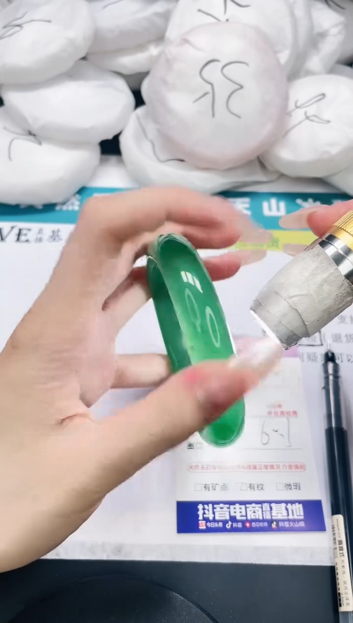 【闪购商品】石英质玉手镯未镶嵌401/60