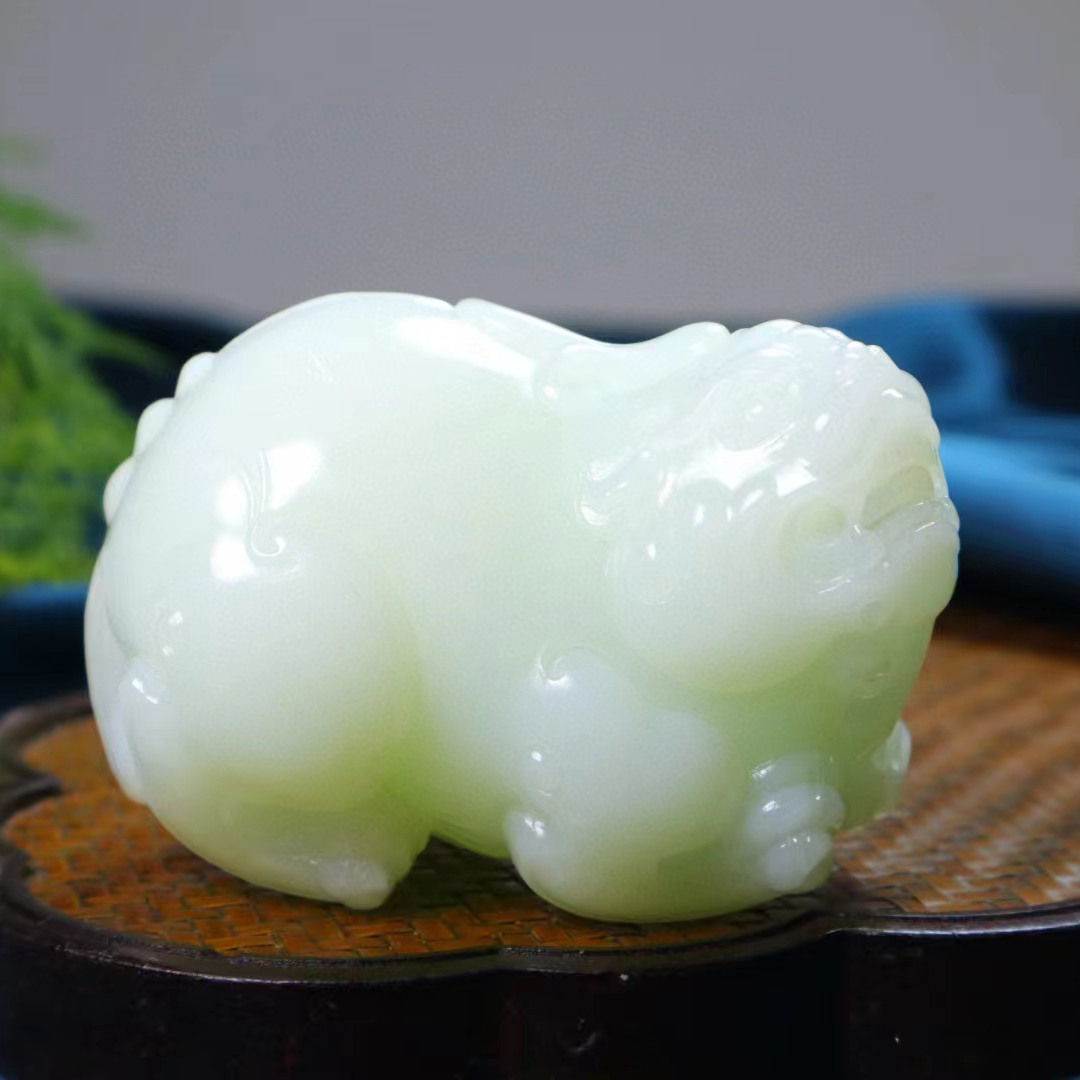 和田玉羊脂白八方财大貔貅手把件