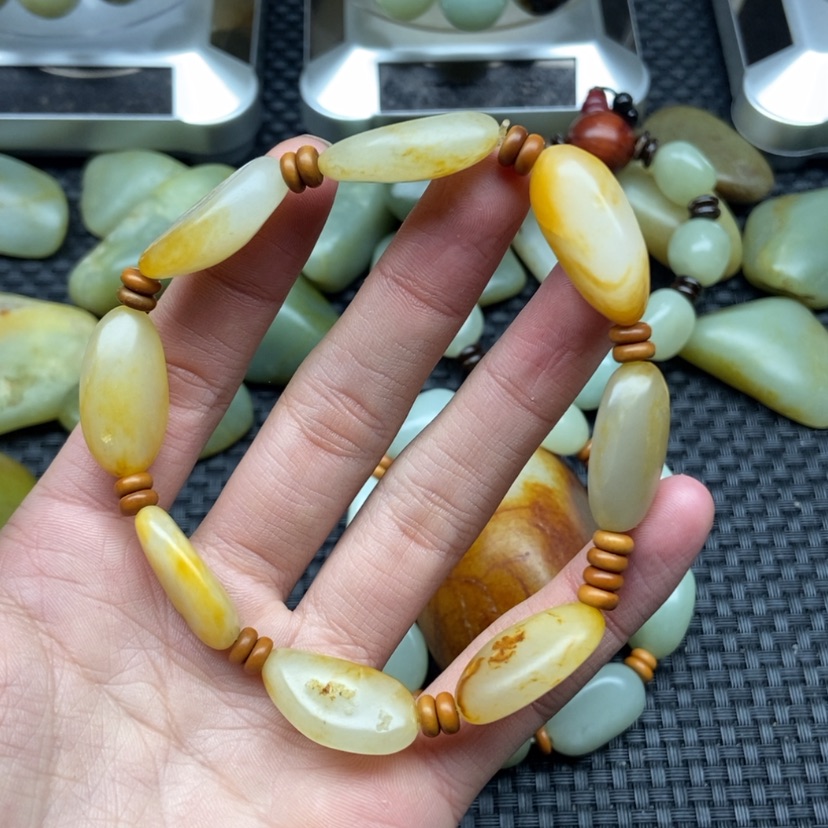 【闪购商品】和田玉颈饰未镶嵌大****?