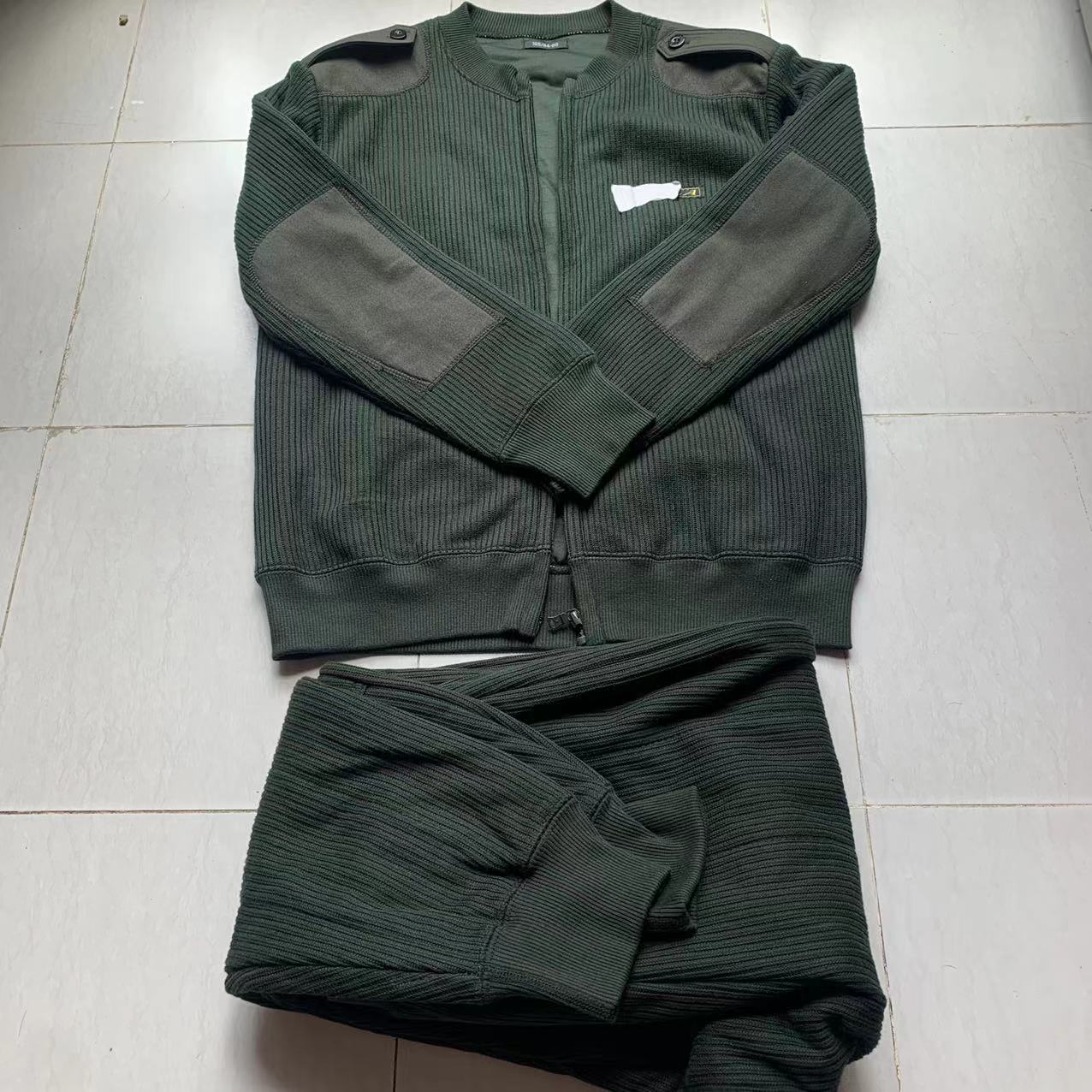  拉链绒衣裤套装 时尚百搭  防寒保暖加绒保暖衣裤