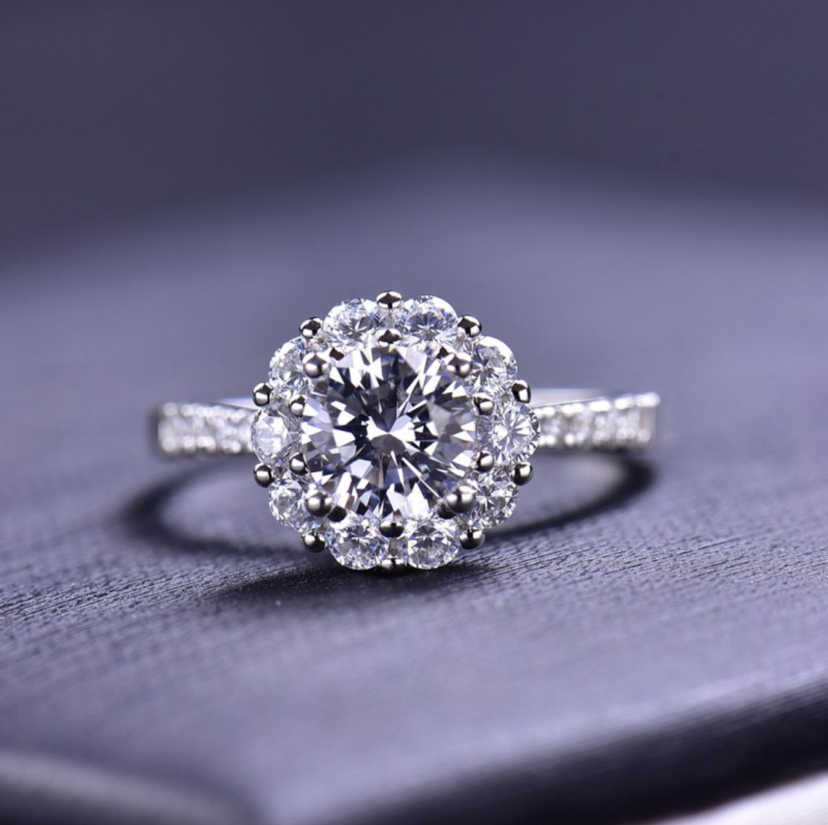 925银莫桑石戒指 【小铃兰】0.5ct-1.0ct经典时尚轻奢镶嵌闭口女戒.