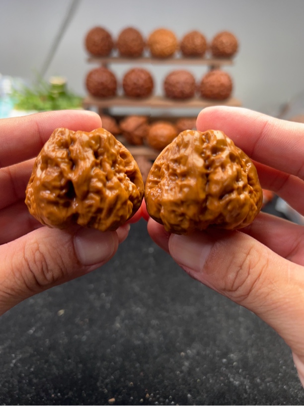 文玩核桃蛤蟆头边43肚48尺寸