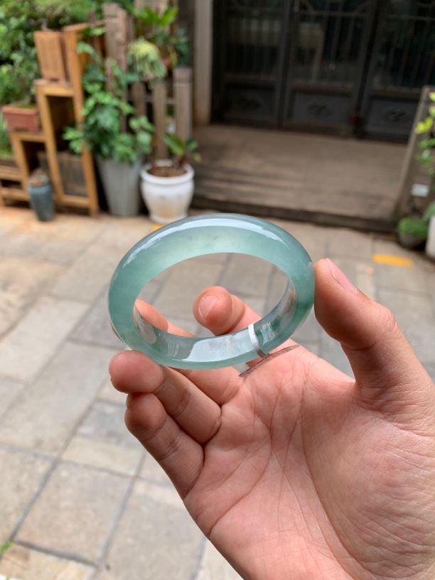 冰种肉细晴绿底色翡翠手镯