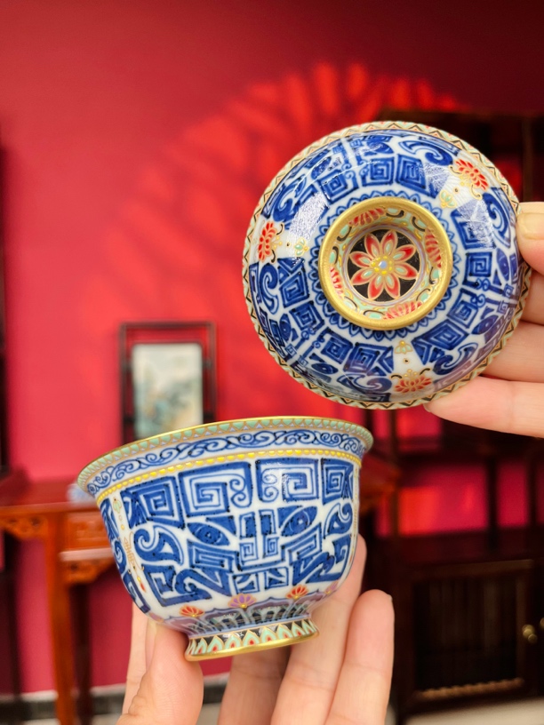 谢国福描金青花珐琅彩盖碗