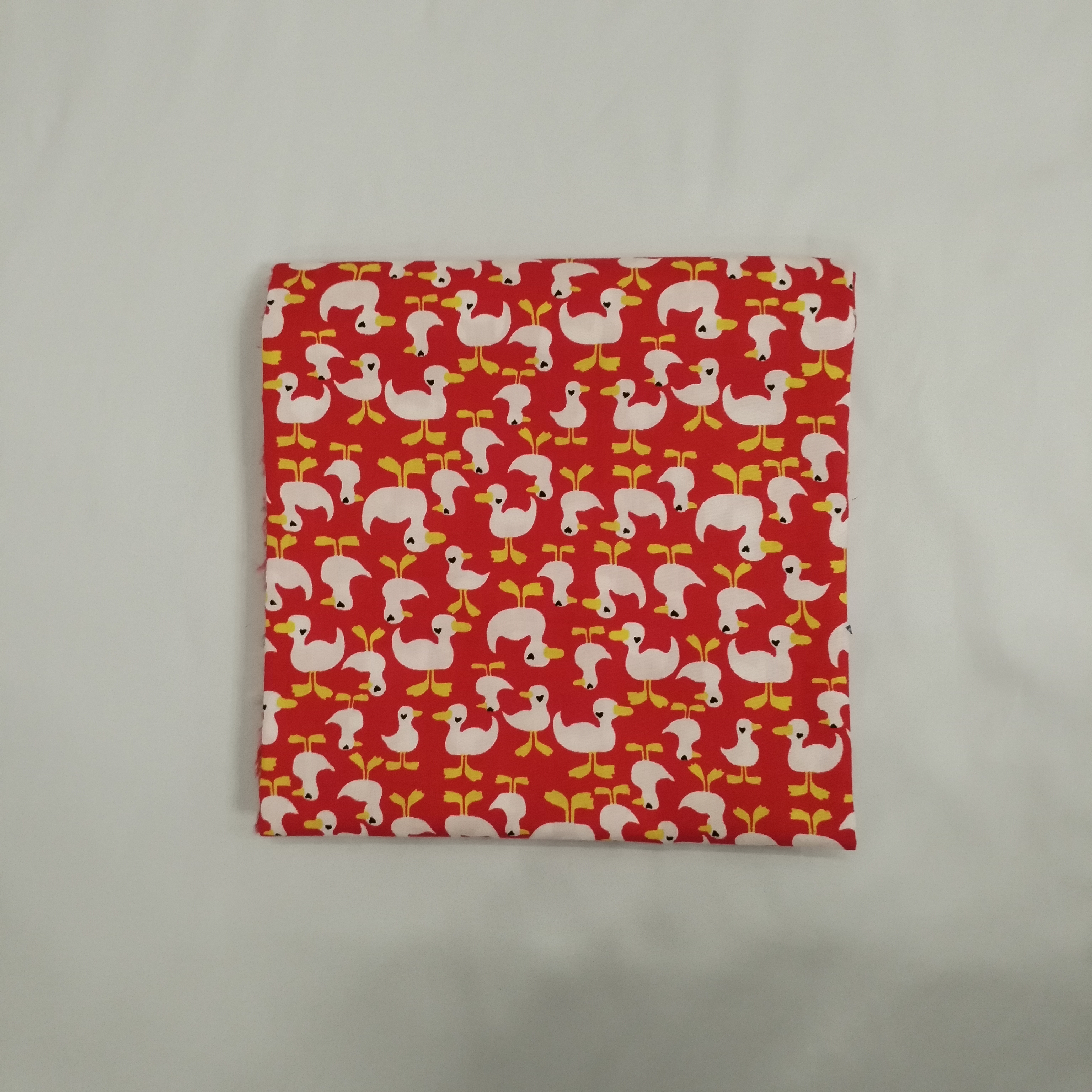 面料是纯棉面料超柔细纱梭织面料卡通图案