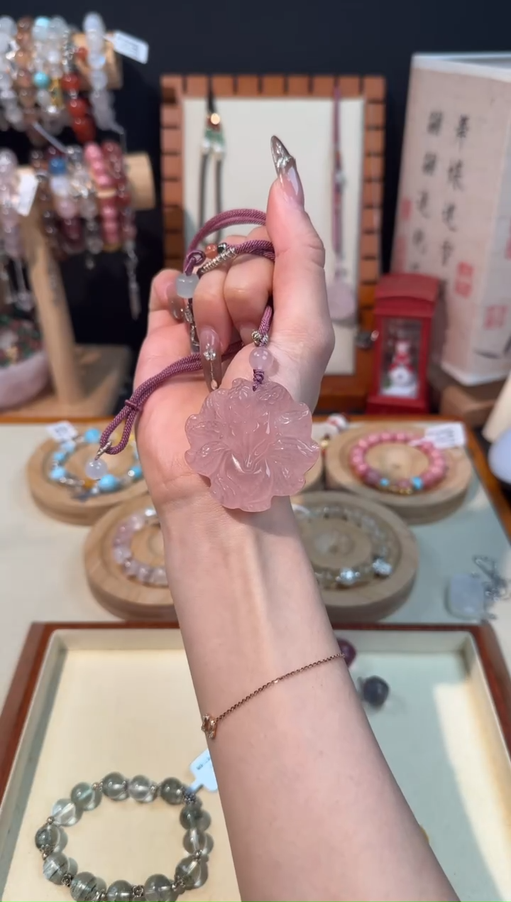 【闪购商品】水晶吊坠(赠链)未镶嵌粉晶爆尾狐仙吊坠