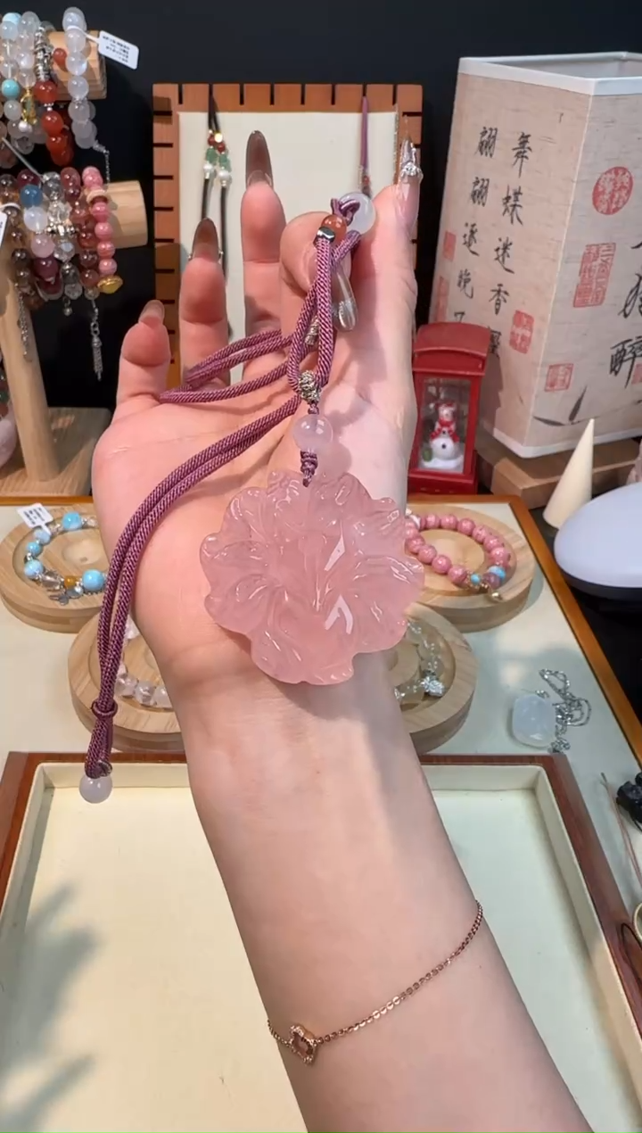 【闪购商品】水晶吊坠(赠链)未镶嵌粉水爆尾吊坠