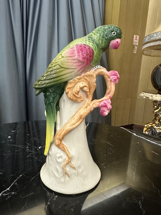 高档陶瓷鹦鹉摆件创意
