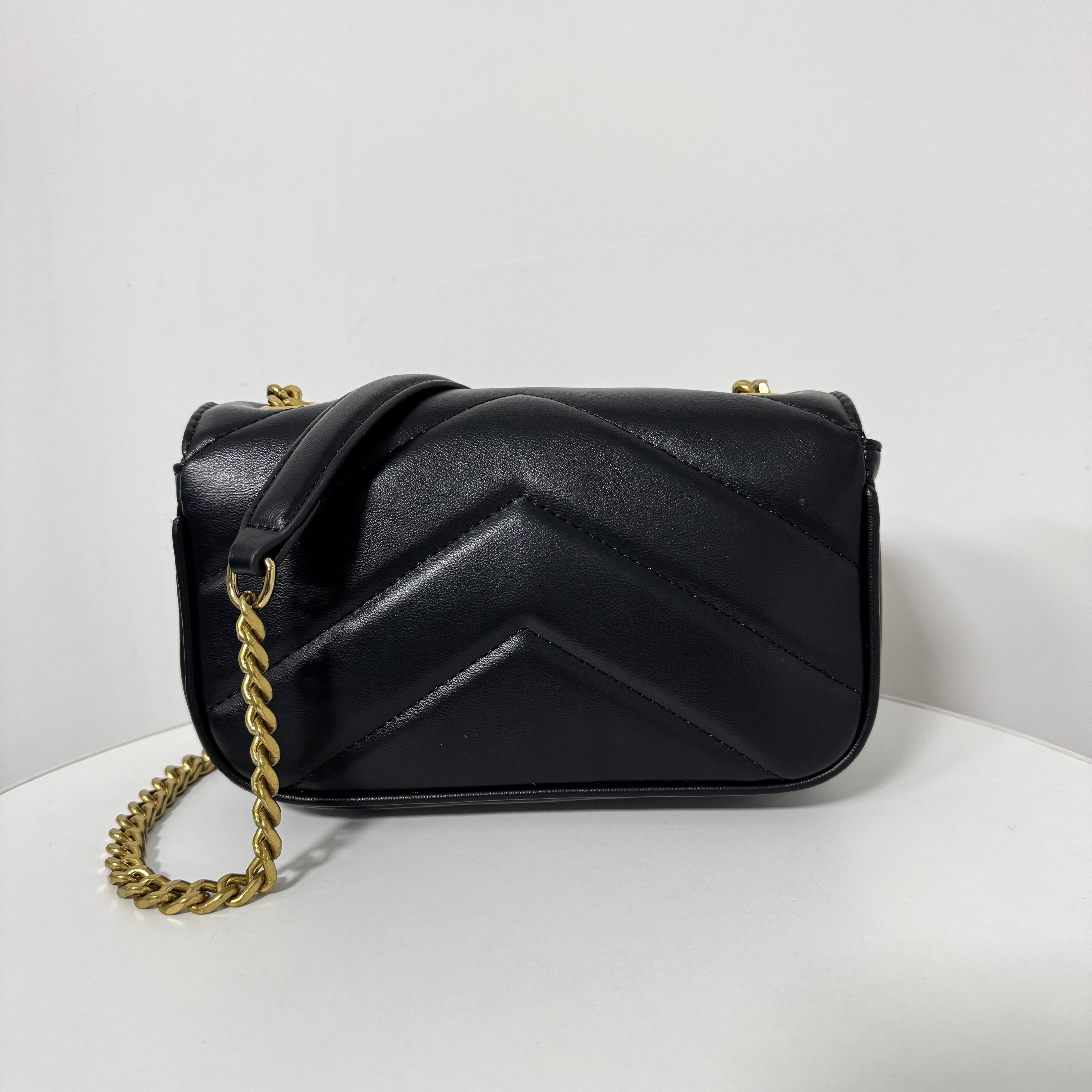 经典简约款链条斜挎包