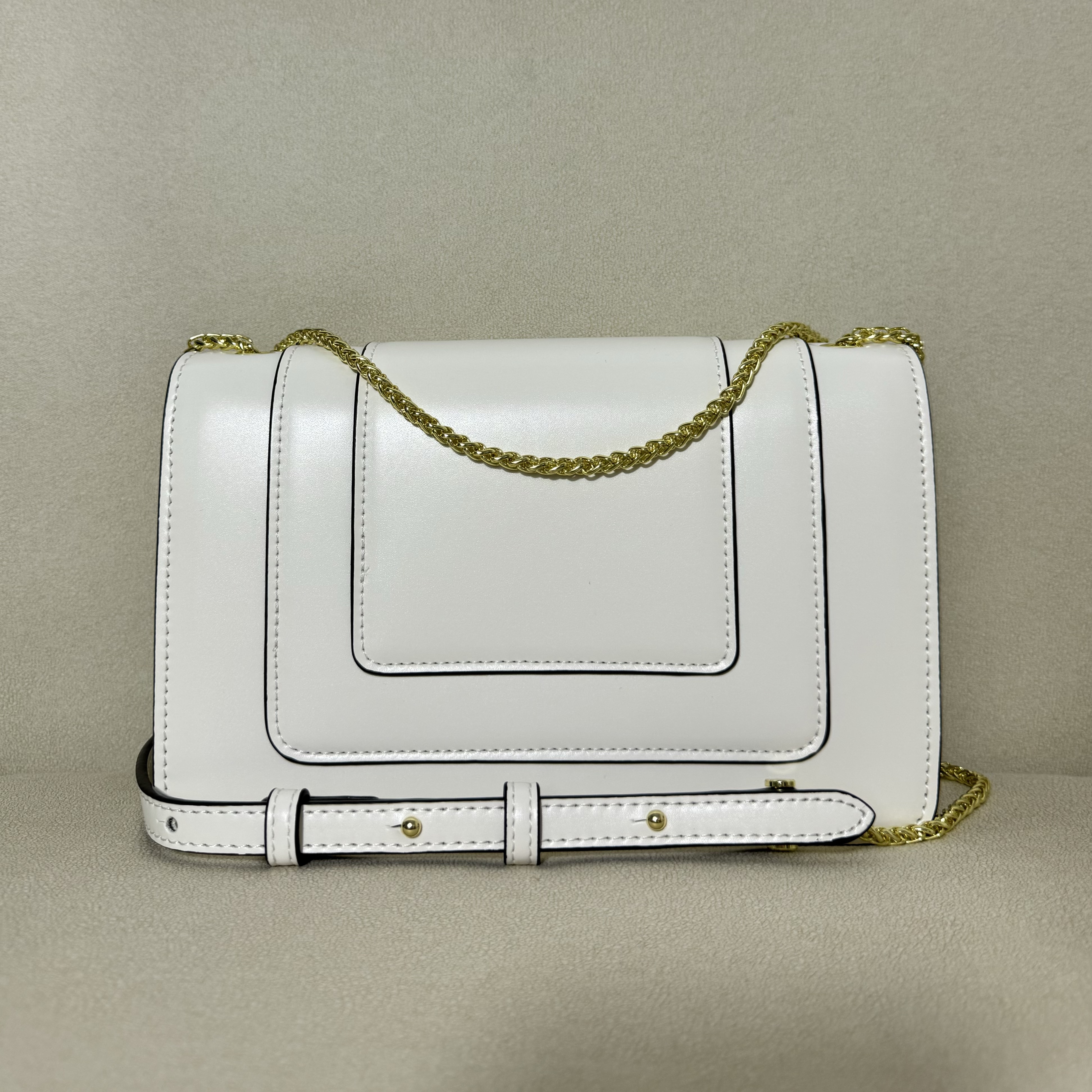 新款白色轻奢时尚链条斜挎包