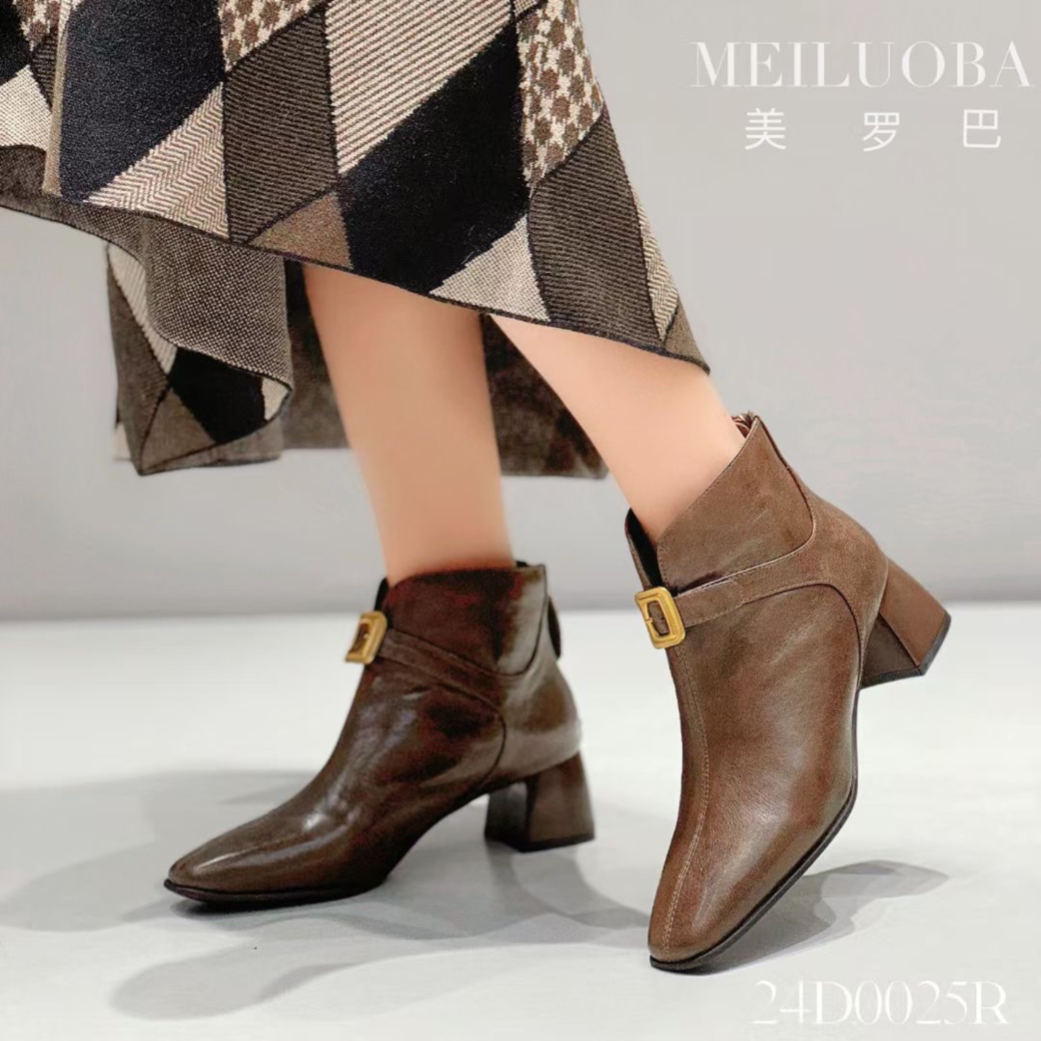 【美罗巴】2024冬季新款女粗跟时装皮带饰扣复古短靴