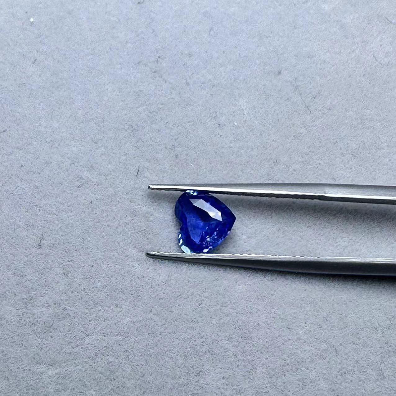 3126-bs37/矢车菊蓝宝石/心形/1.29ct