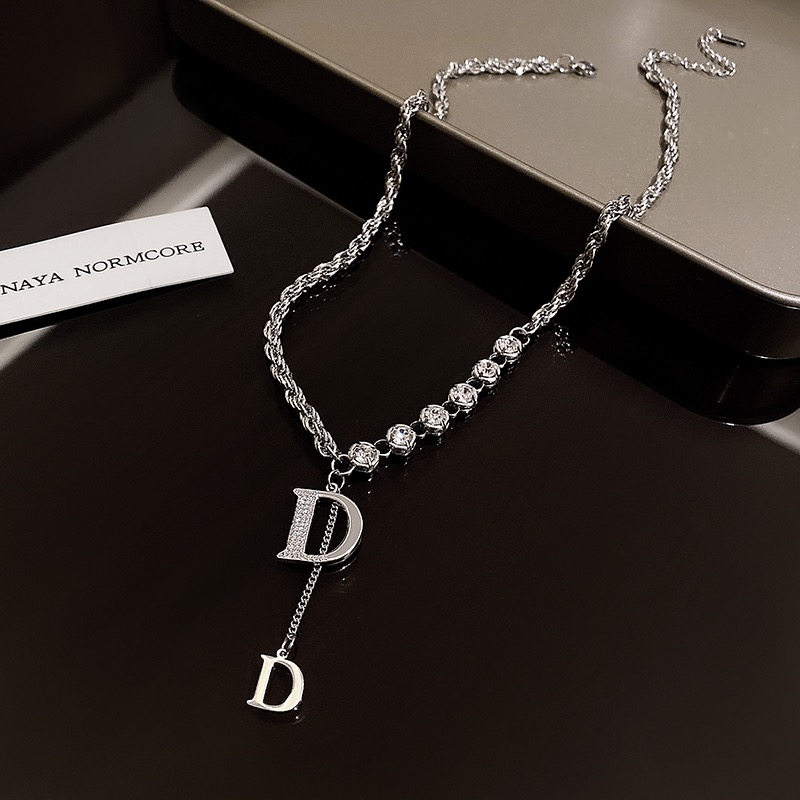 日韩轻奢小众设计字母D毛衣链女2023年新款潮流网红秋冬项链配饰