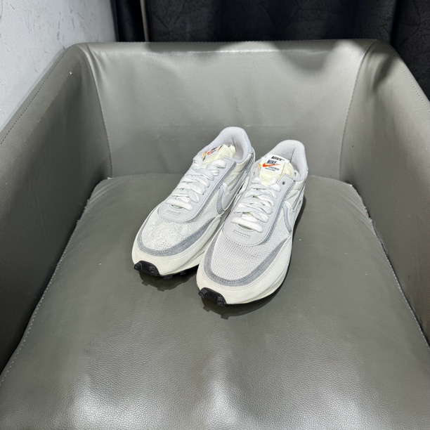 43码 Sacai 灰白 之前1899现在1599