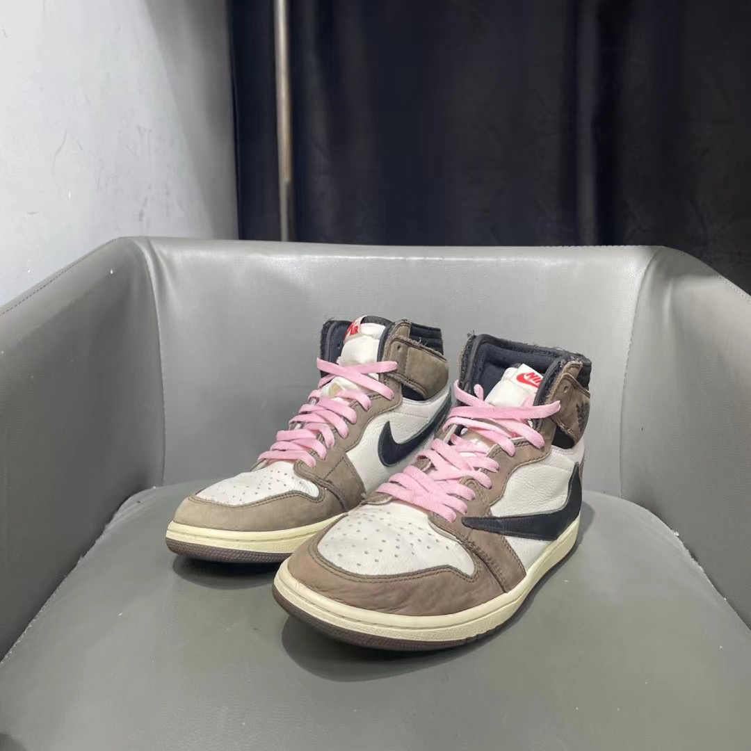 捡漏44码 aj1 倒钩 下地不多 成色嘎嘎新 4599秒杀！！球鞋