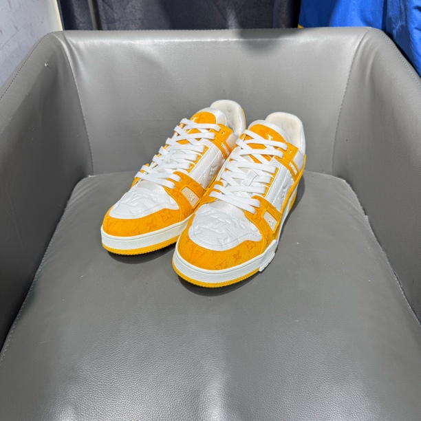 45码 Lv trainer白黄牛仔 之前6899现在5499