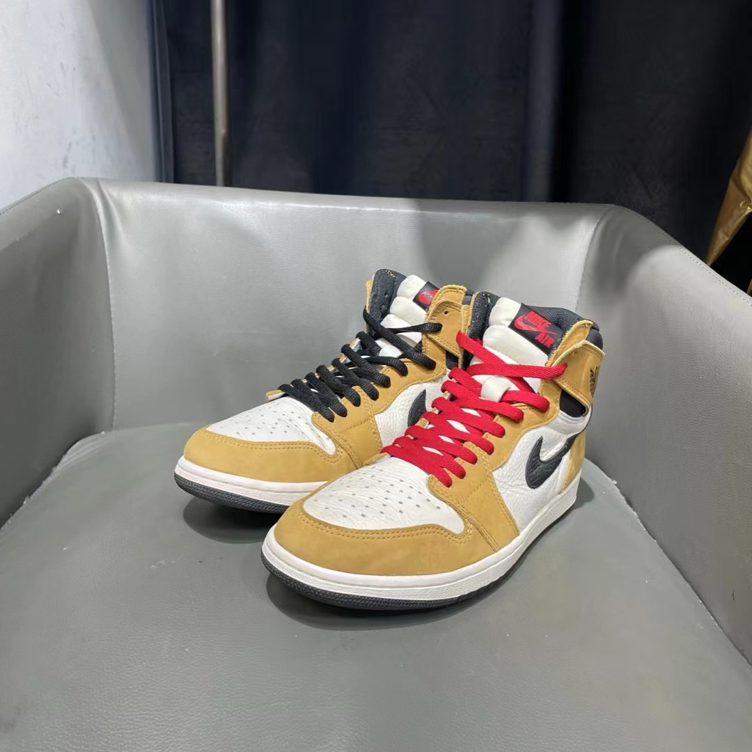 44码 99新 AJ1新秀 之前1299现在799球鞋
